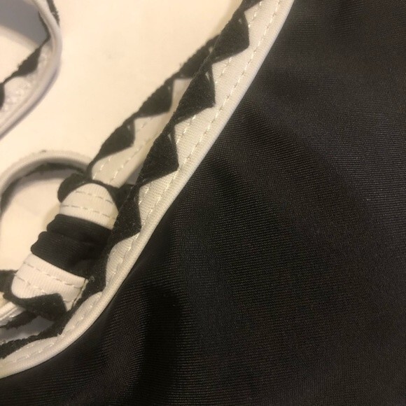 SHEIN Small Black White Contrast Binding Rickrack Bikini Top Swimsuit Padded - Picture 5 of 9